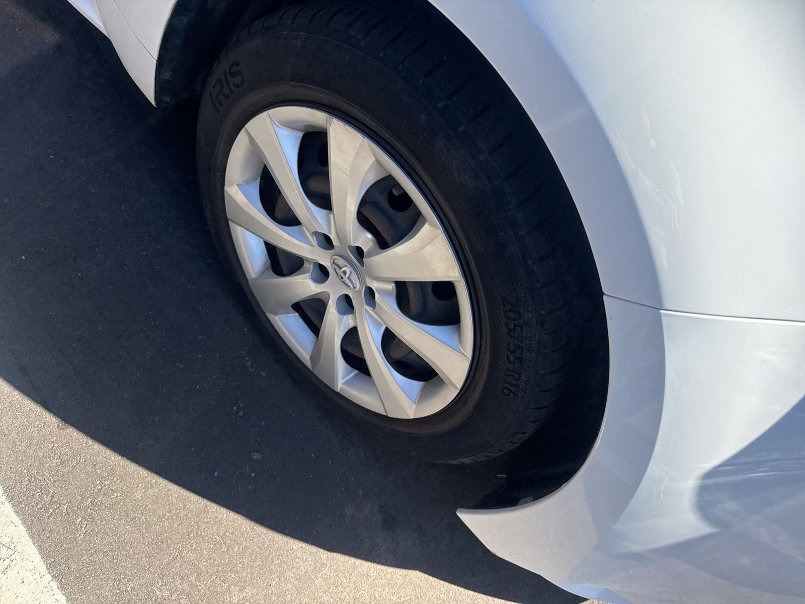 Used 2022 Toyota Corolla LE w/ Carpet Mat Package (TMS) image 12