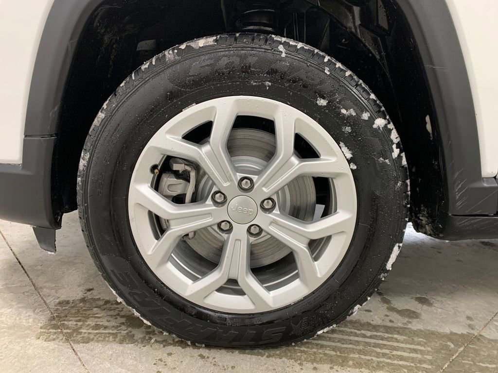 Used 2024 Jeep Compass Latitude image 19