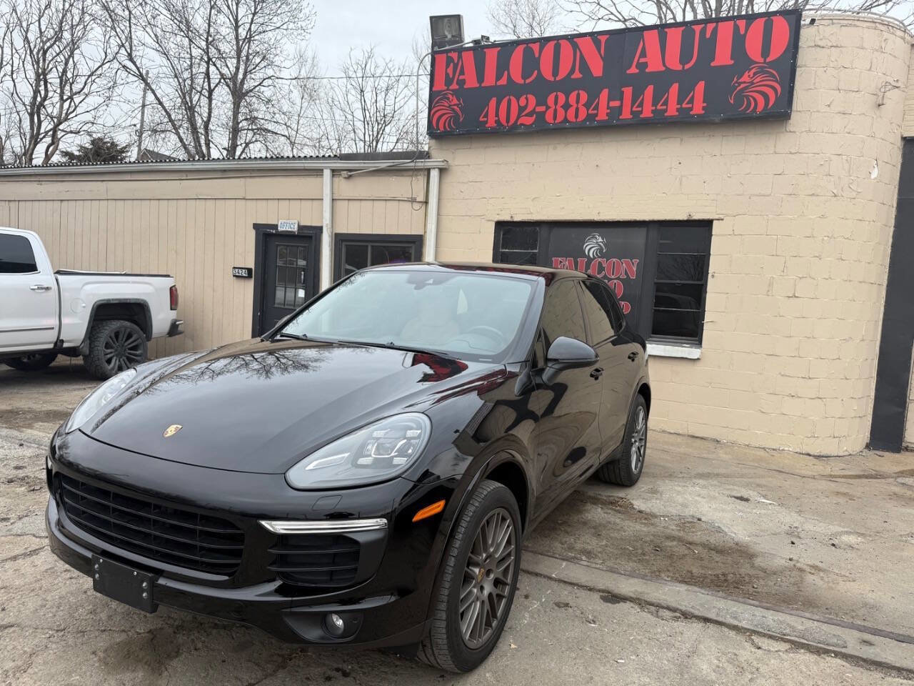 Used 2018 Porsche Cayenne Platinum Edition image 1