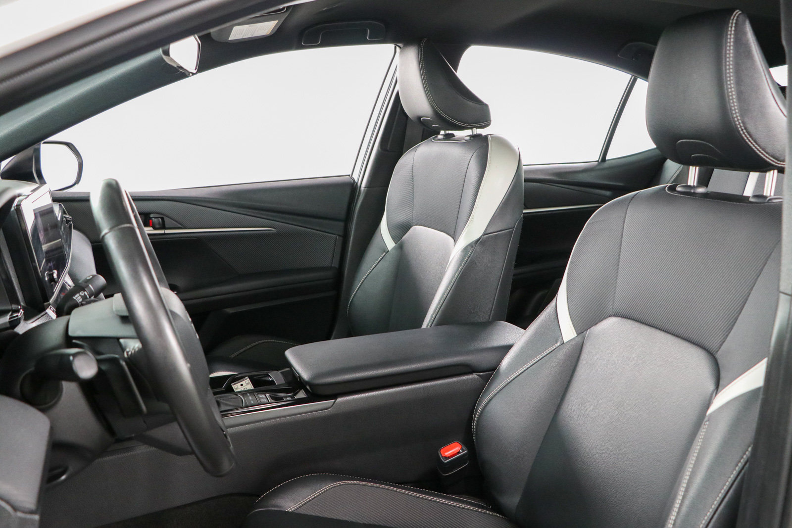 Used 2025 Toyota Camry SE FWD image 23