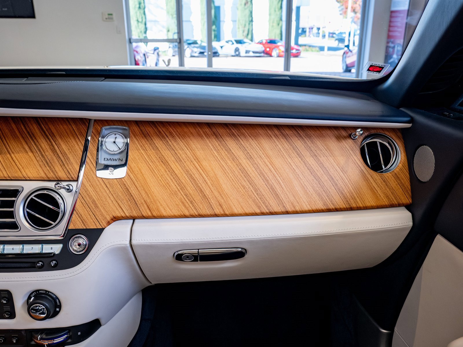 Used 2018 Rolls-Royce Dawn image 18