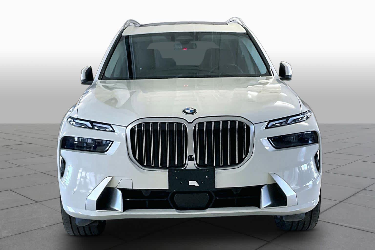 Used 2026 BMW X7 xDrive40i AWD/4WD image 3