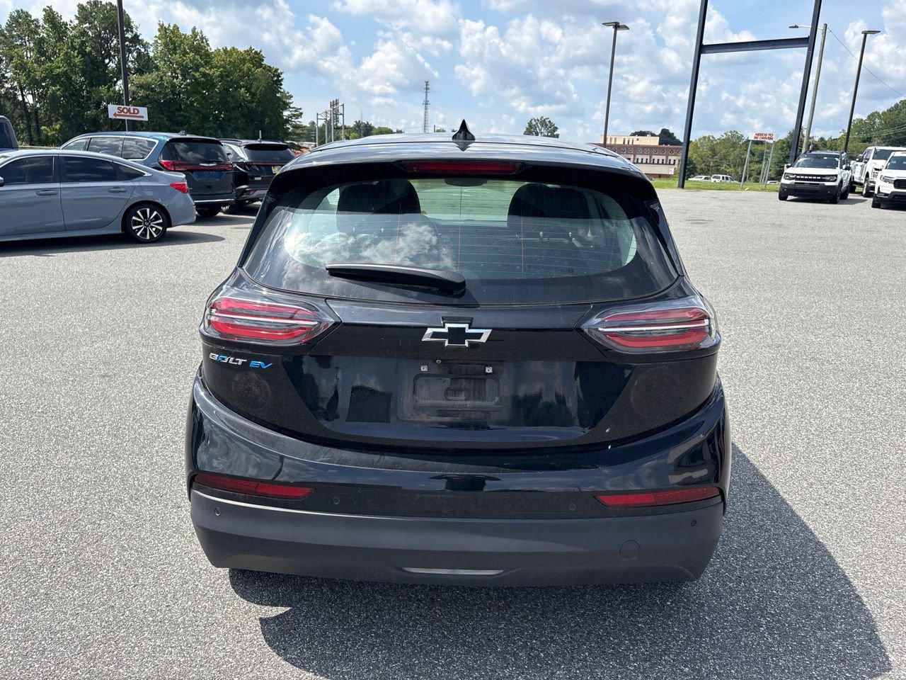 Used 2022 Chevrolet Bolt LT w/ Infotainment Package FWD image 6