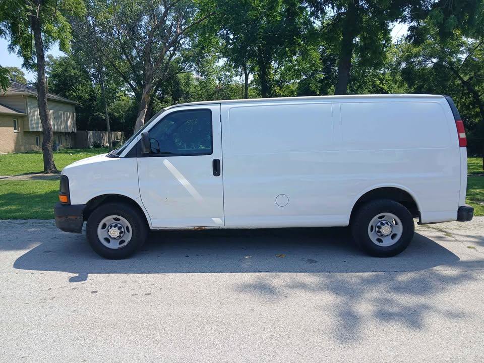 Used 2013 Chevrolet Express 2500 RWD image 8