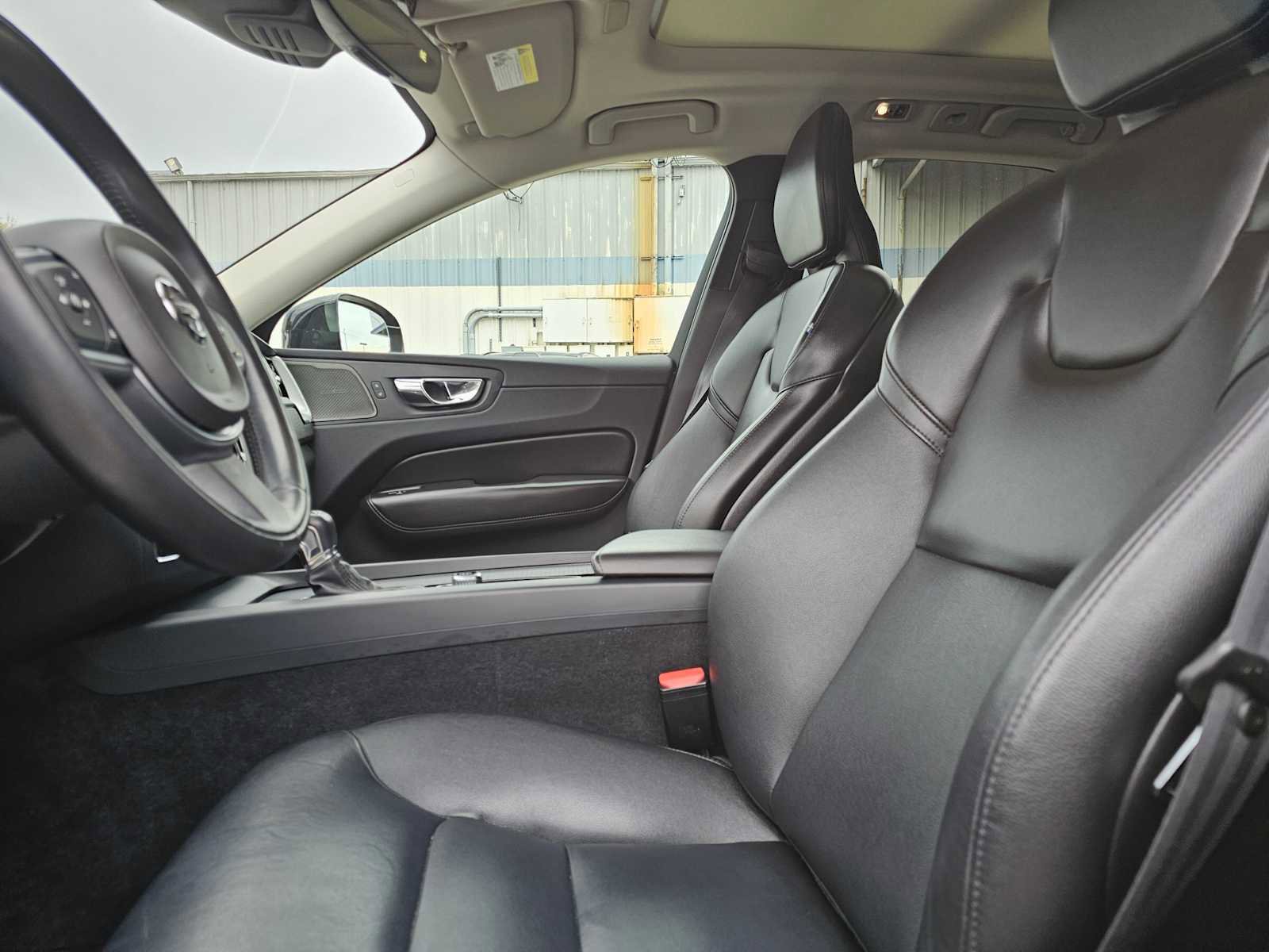 Used 2019 Volvo XC60 T5 Momentum w/ Multimedia Package image 20