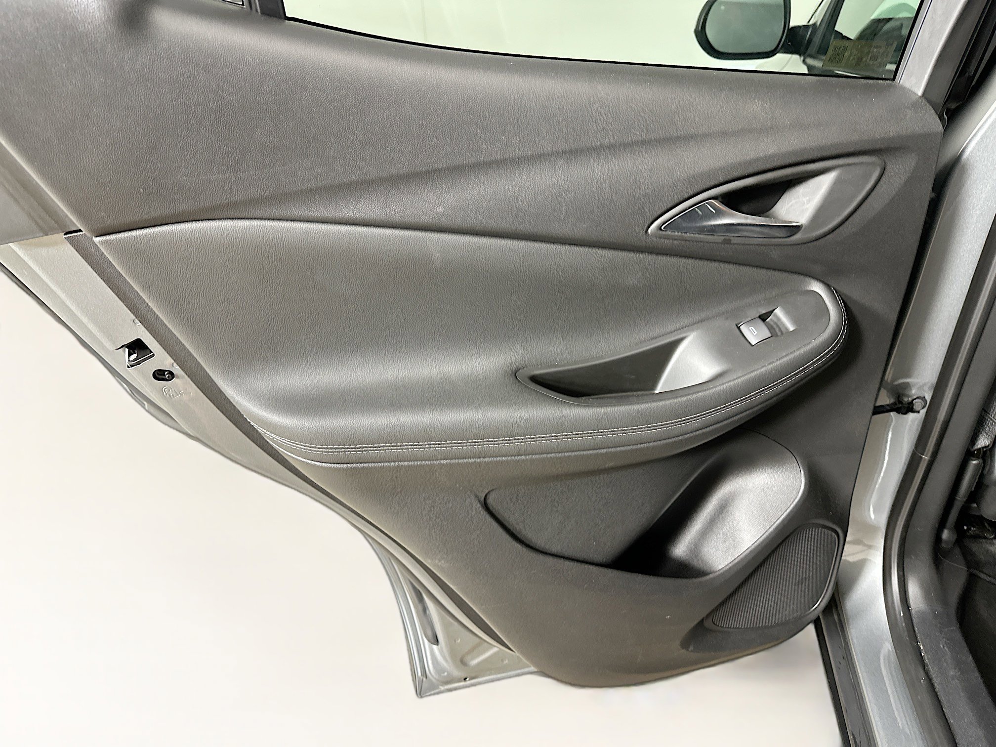 Used 2025 Buick Encore GX Preferred image 25