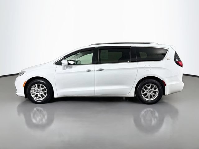 Used 2021 Chrysler Pacifica Touring-L FWD image 4
