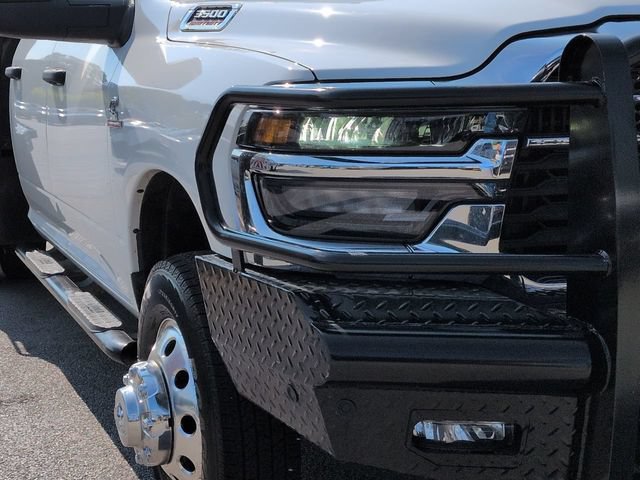 Used 2026 RAM 3500 Tradesman w/ Chrome Appearance Group AWD/4WD image 9