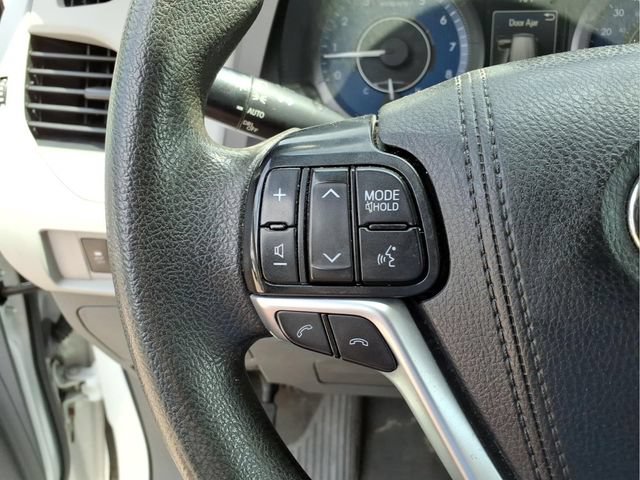 Used 2020 Toyota Sienna L FWD image 16