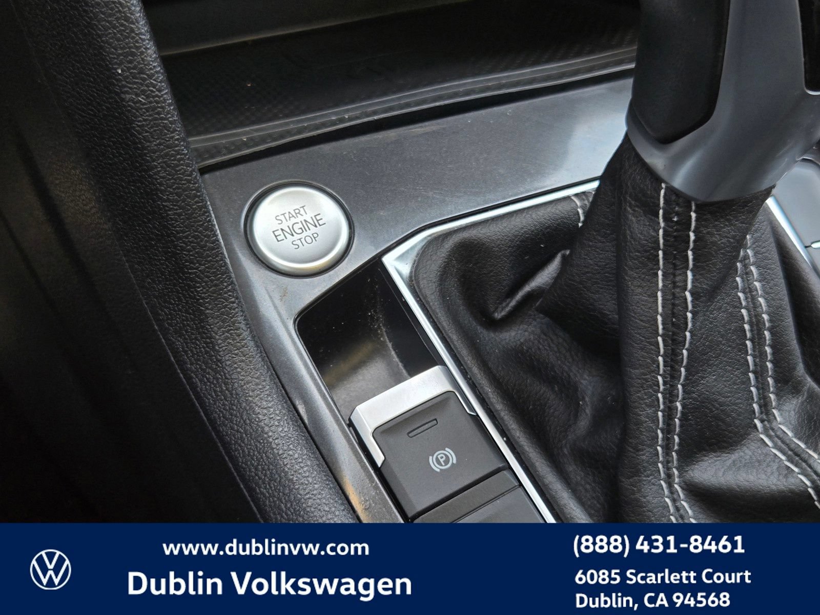 Certified 2023 Volkswagen Tiguan SE w/ Panoramic Sunroof Package AWD/4WD image 18