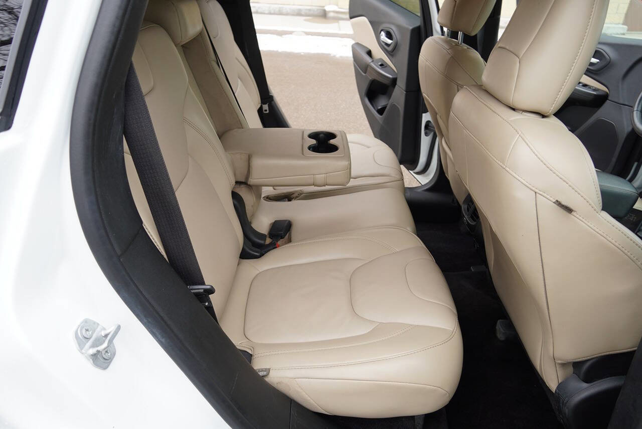 Used 2017 Jeep Cherokee Limited image 14