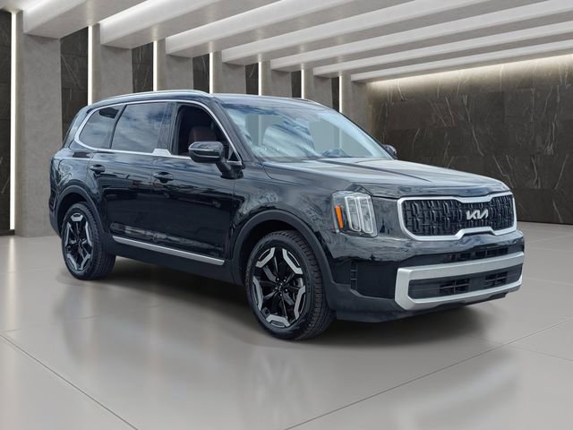 Used 2024 Kia Telluride EX w/ EX Captain's Chair Package image 8