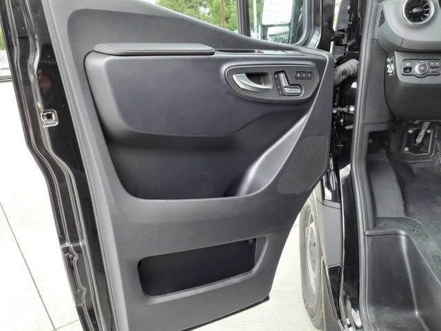 Used 2023 Mercedes-Benz Sprinter 2500 image 12