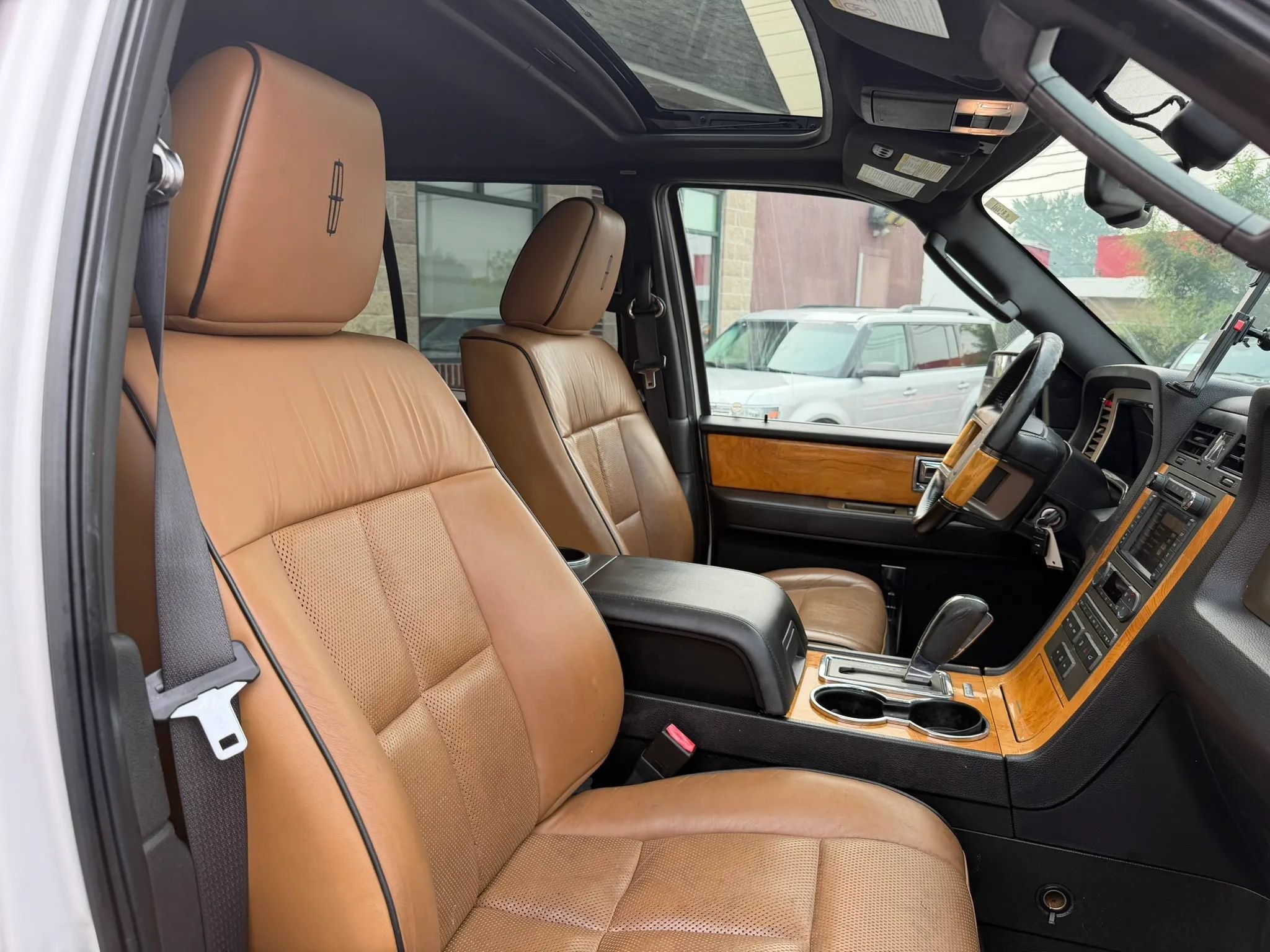 Used 2014 Lincoln Navigator L 4WD w/ Equipment Group 101A image 27
