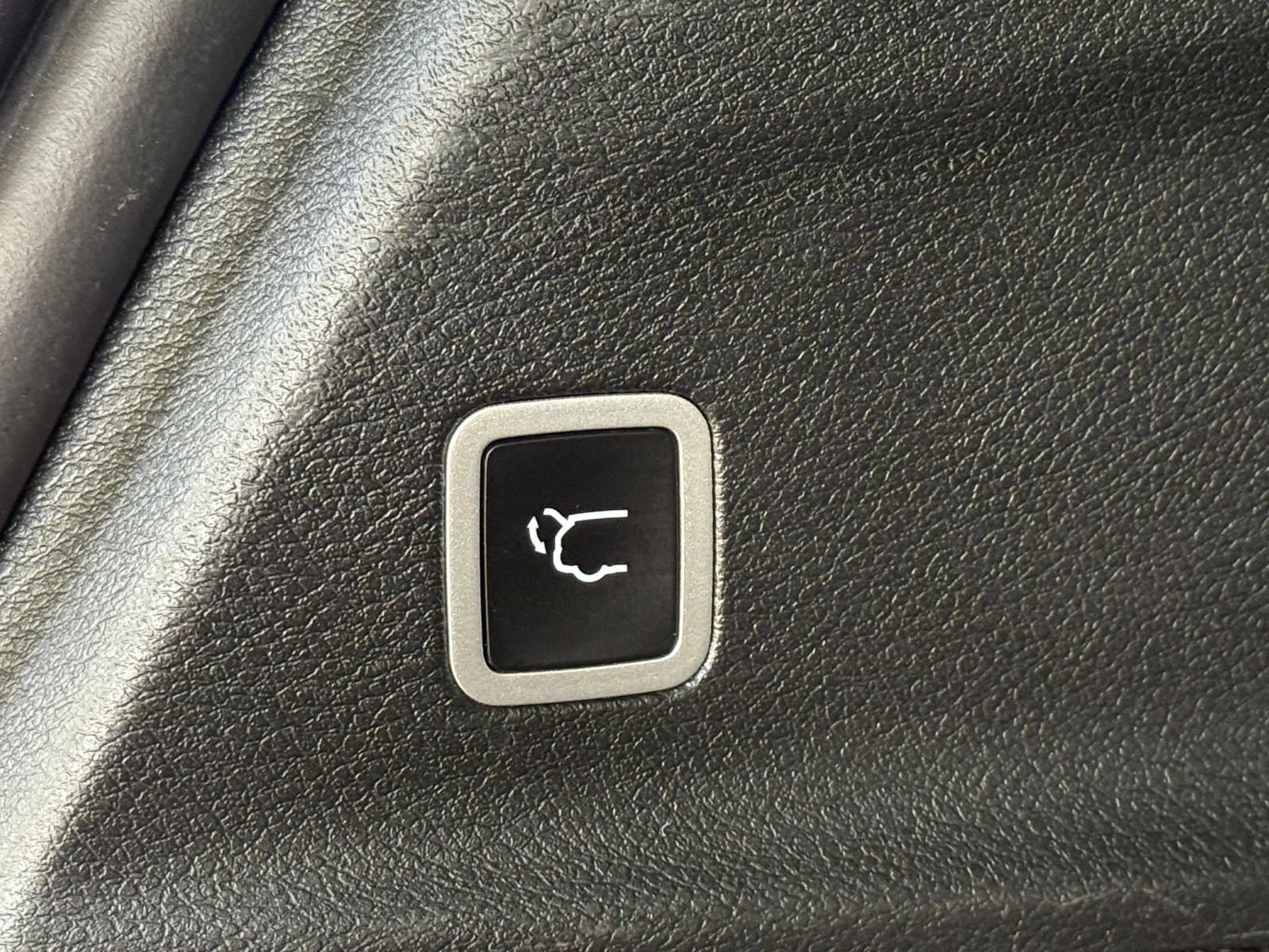 Used 2025 Chrysler Pacifica Limited FWD image 22