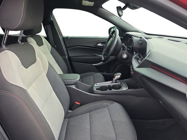 Used 2025 Chevrolet Trax RS w/ Driver Confidence Package FWD image 17