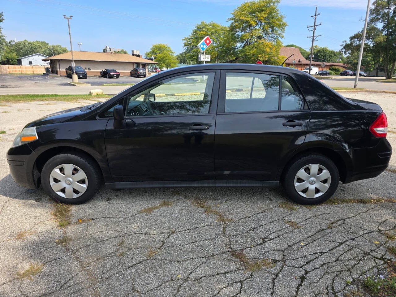 Used 2009 Nissan Versa Sedan FWD image 3