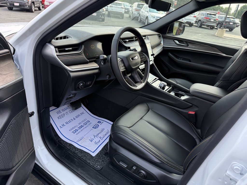 New 2026 Jeep Grand Cherokee Limited AWD/4WD image 10