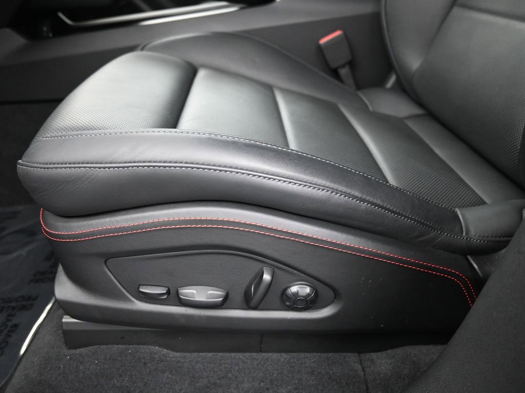 Certified 2024 Porsche Macan 4 Electric image 7