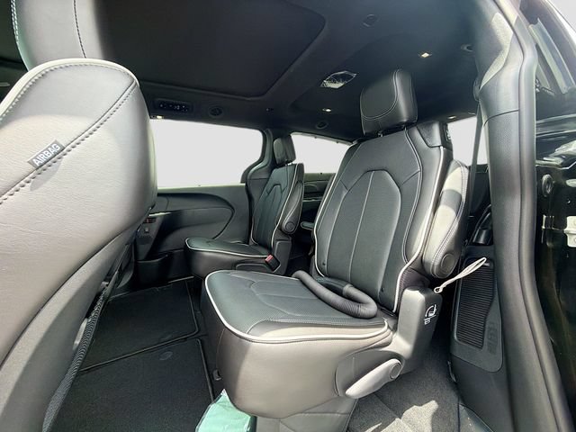 New 2027 Chrysler Pacifica Limited FWD image 25