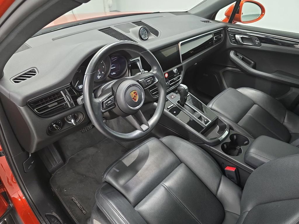 Certified 2023 Porsche Macan AWD/4WD image 4