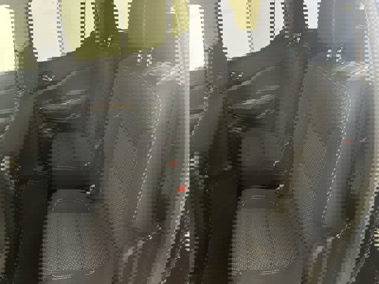 Used 2021 GMC Acadia SLE image 28