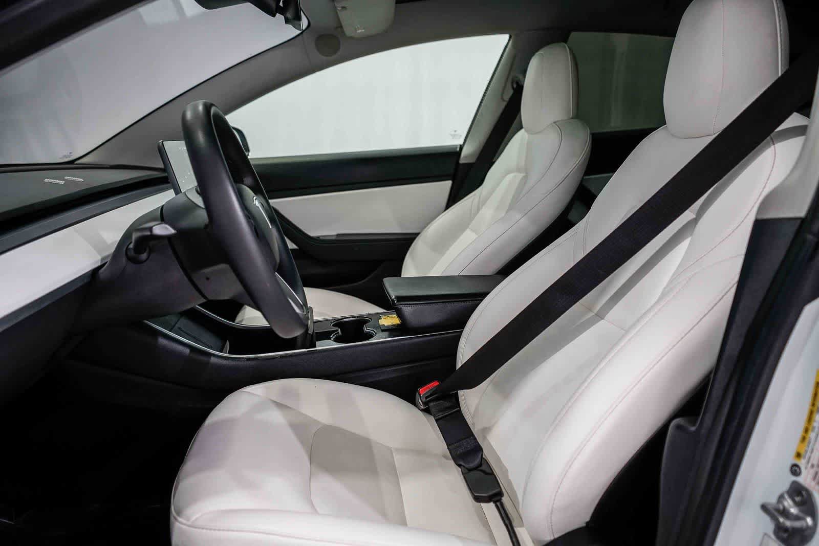 Used 2020 Tesla Model 3 Standard Range RWD image 17