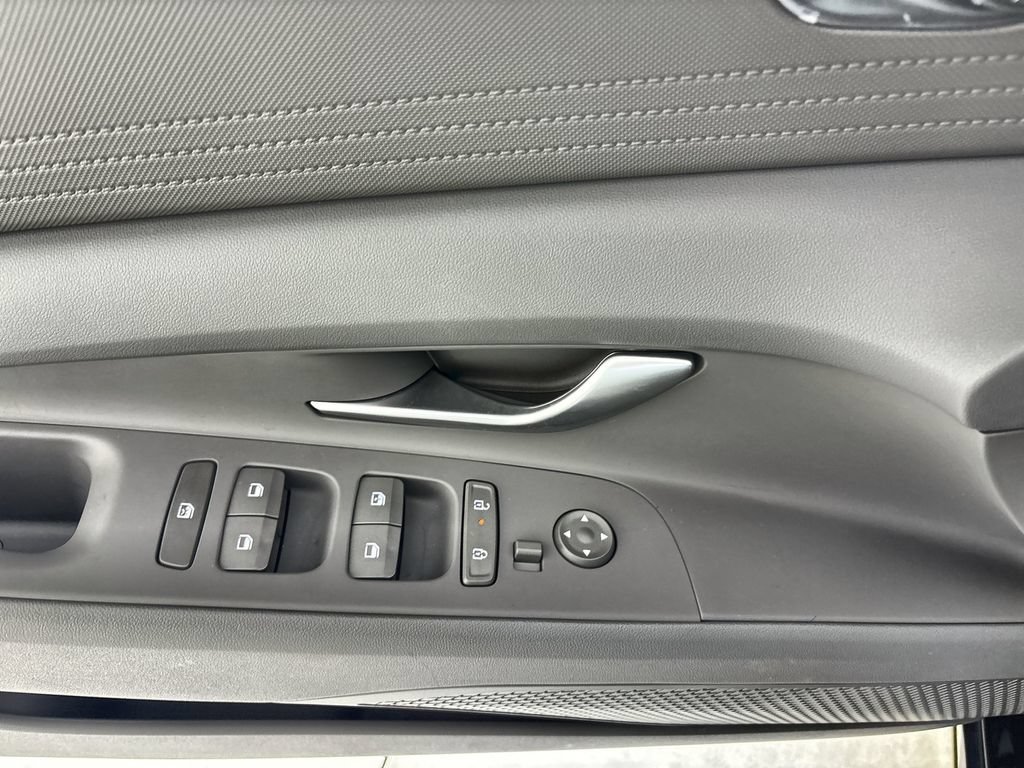 Certified 2025 Hyundai Elantra Hybrid FWD image 15