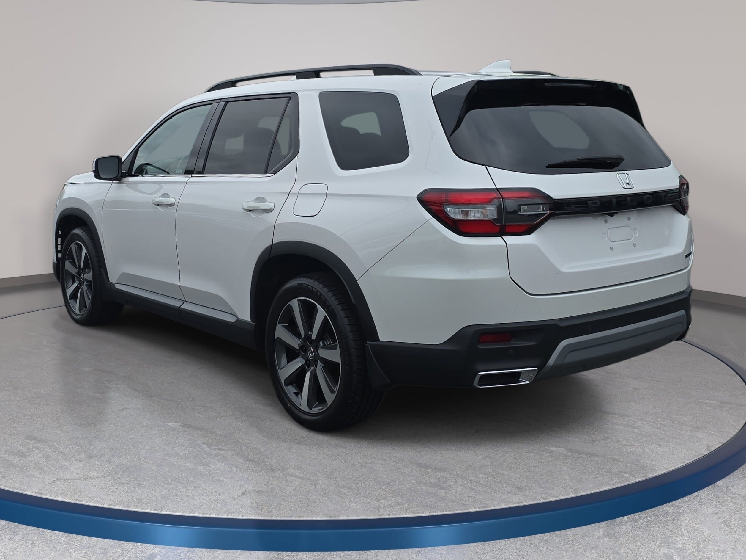 Certified 2024 Honda Pilot Touring image 7