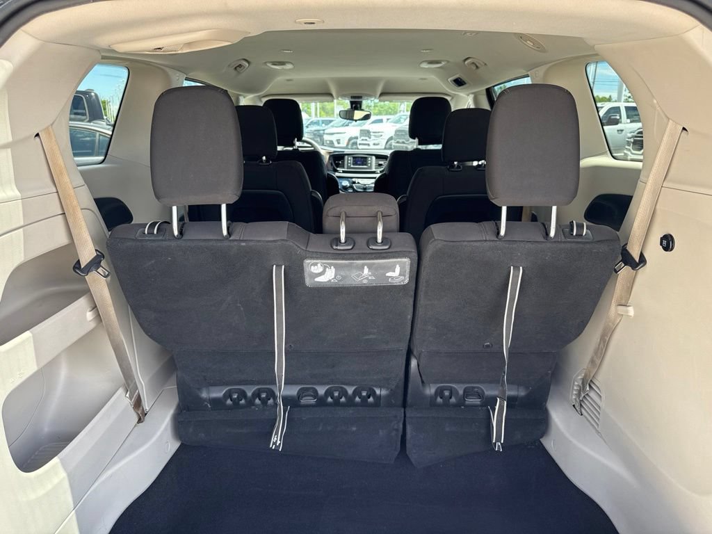 Used 2017 Chrysler Pacifica Touring FWD image 15