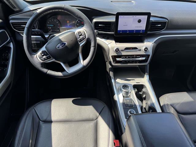 Used 2022 Ford Explorer XLT w/ Equipment Group 202A image 11