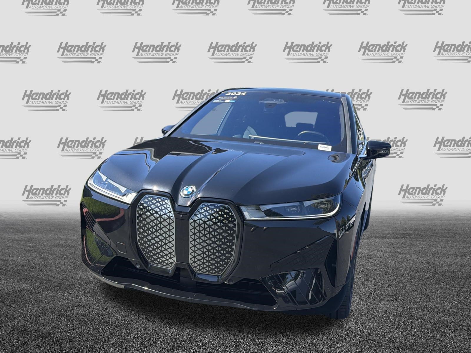 Used 2024 BMW iX xDrive50 w/ Sport Package AWD/4WD image 3