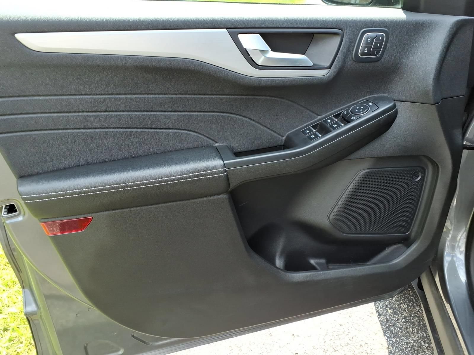Used 2023 Ford Escape Platinum AWD/4WD image 14