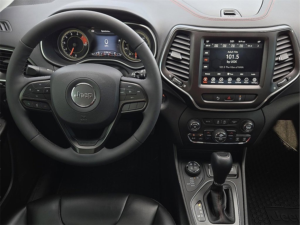 Used 2021 Jeep Cherokee Trailhawk image 11