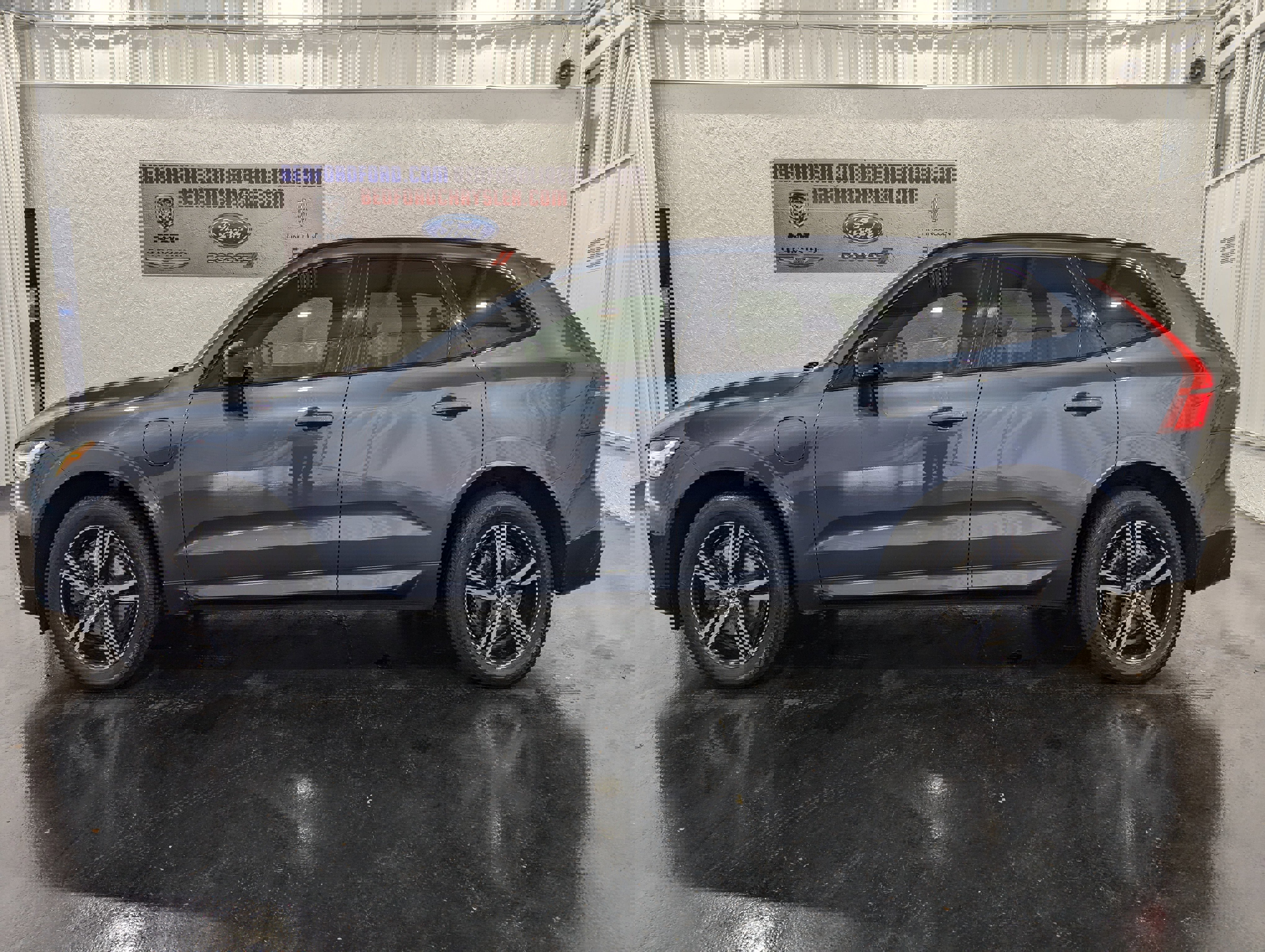 Used 2022 Volvo XC60 T8 R-Design w/ Climate Package image 3