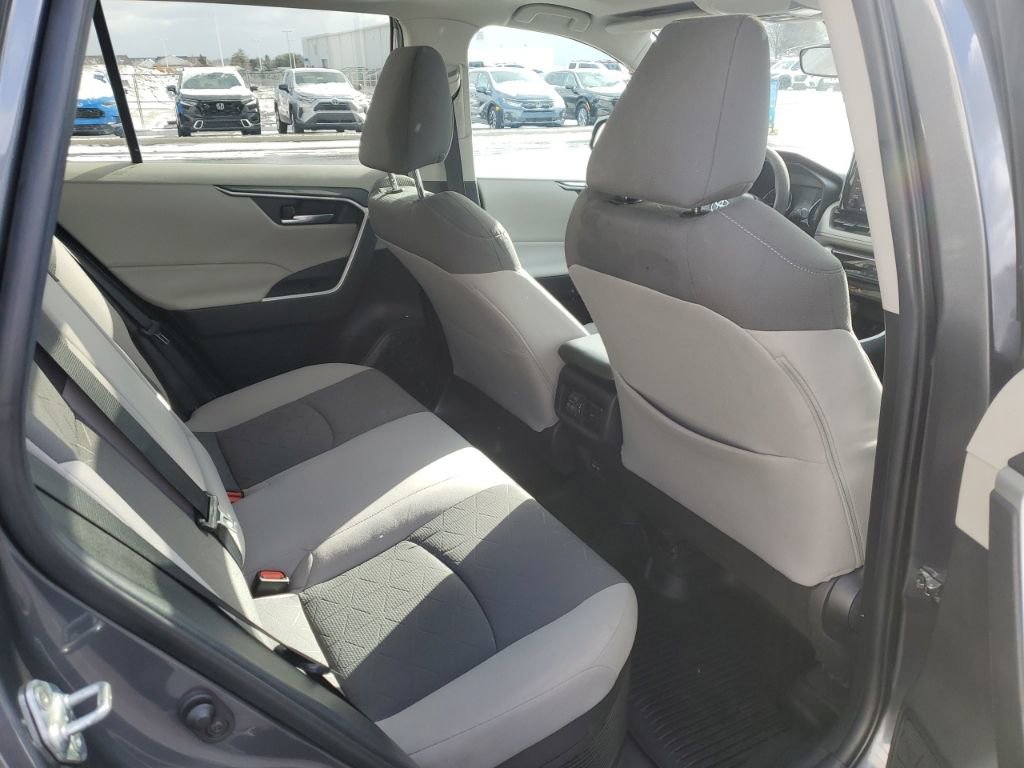 Used 2021 Toyota RAV4 XLE image 32