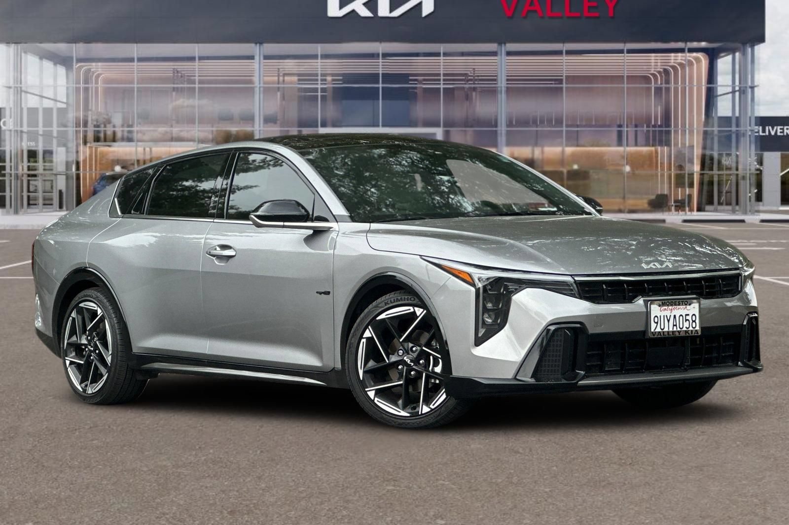 Used 2025 Kia K4 GT-Line w/ GT-Line Premium Package FWD image 2
