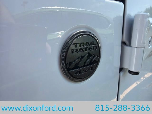 Used 2025 Jeep Wrangler Unlimited Sahara AWD/4WD image 9