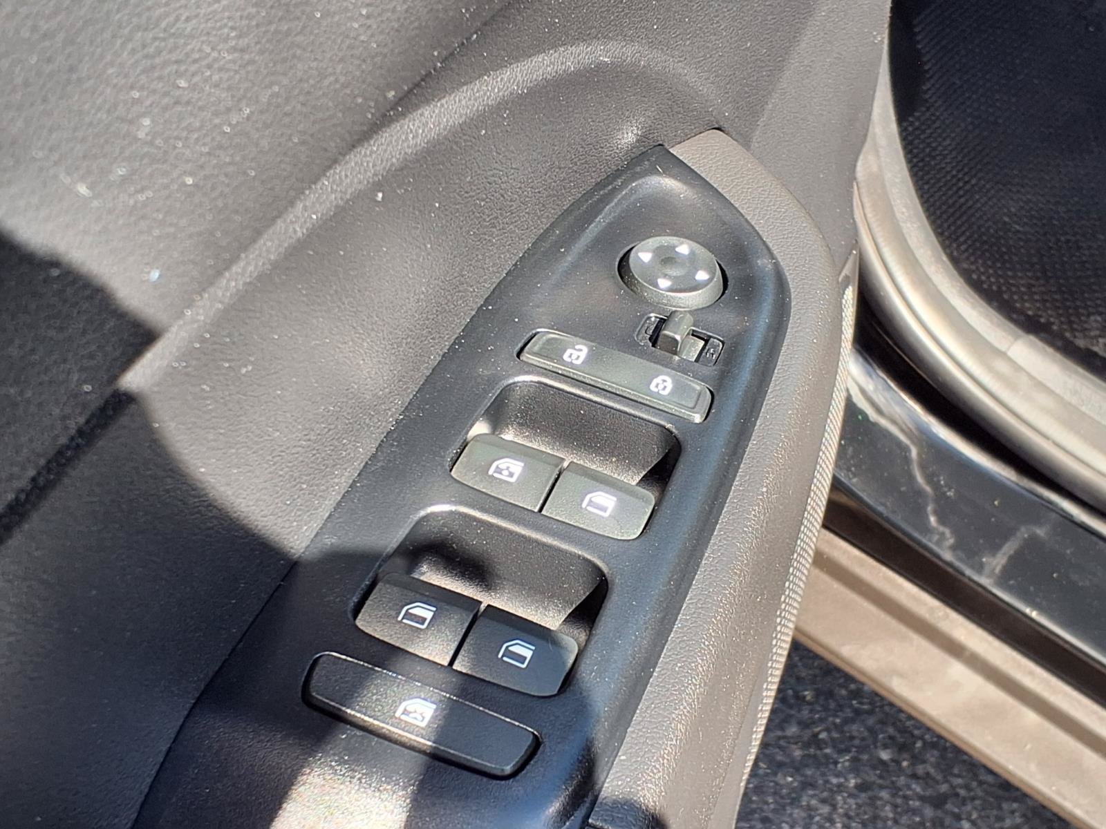 Certified 2022 Hyundai Venue SEL FWD image 21