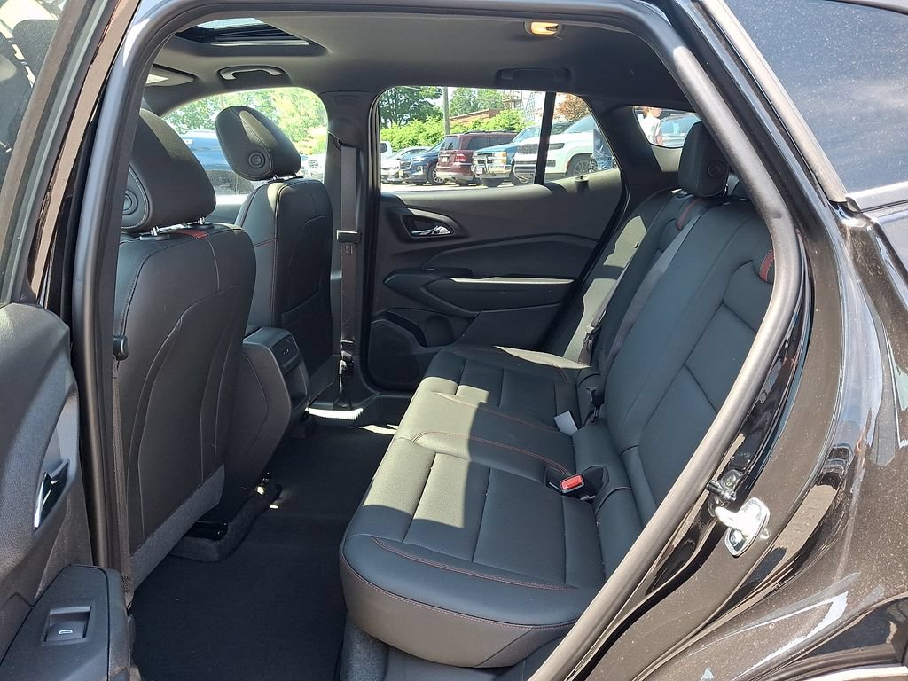 Used 2026 Chevrolet Trax RS w/ Sunroof Package FWD image 10
