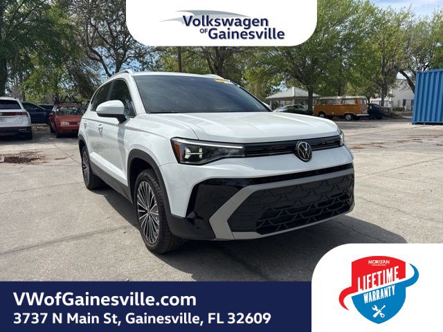 Used 2025 Volkswagen Taos SE w/ Panoramic Sunroof Package