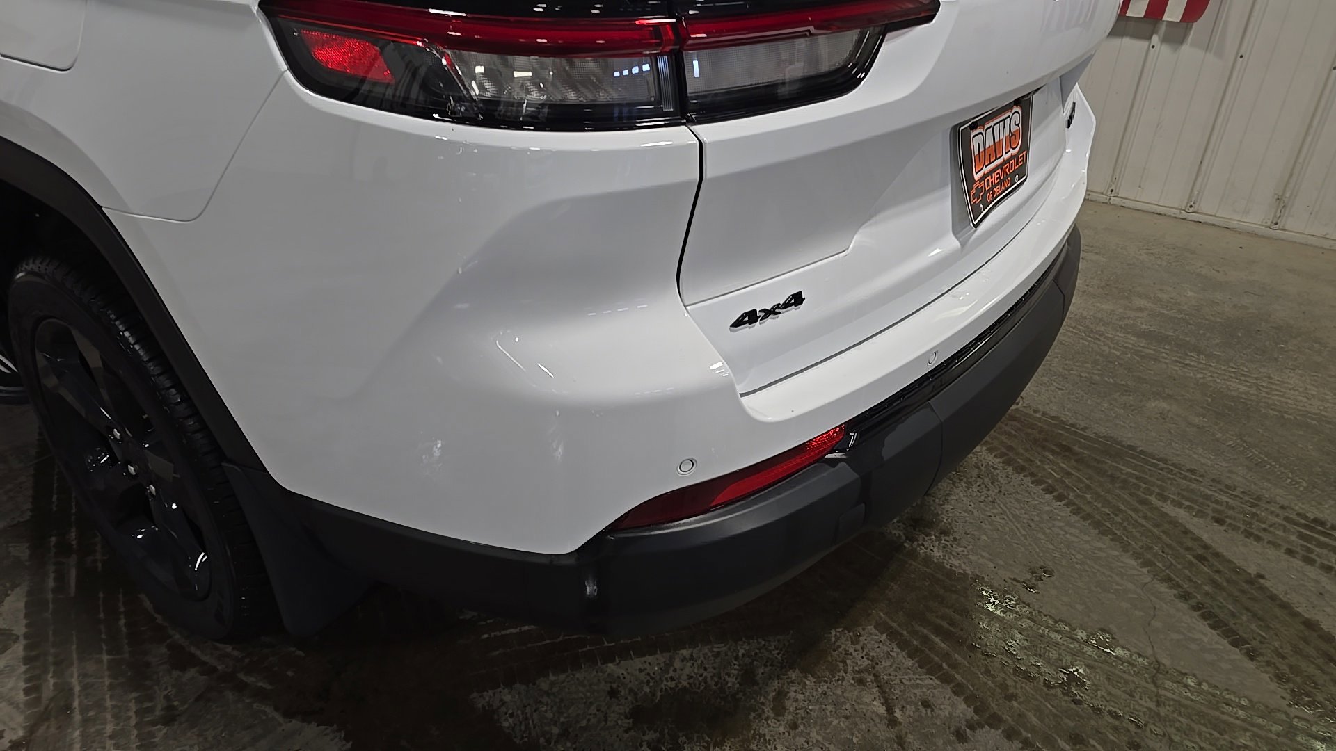 Used 2025 Jeep Grand Cherokee L Limited w/ Black Appearance Package image 8