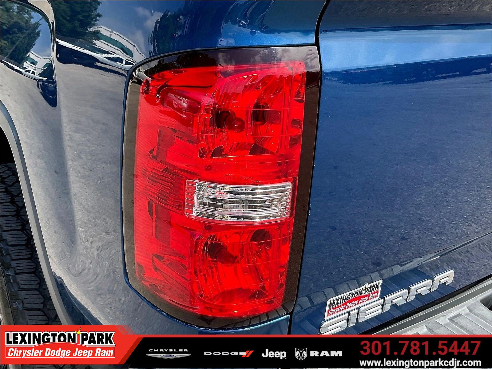 Used 2015 GMC Sierra 1500 SLT w/ All-Terrain Package AWD/4WD image 23