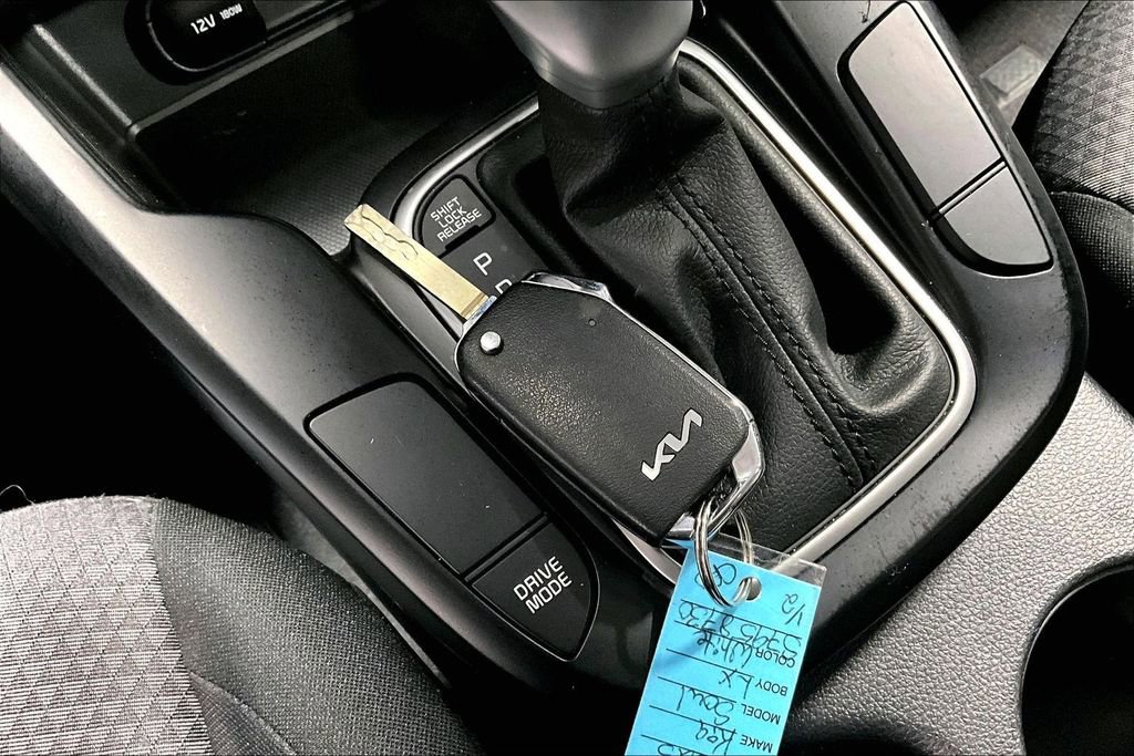 Used 2025 Kia Soul LX FWD image 13