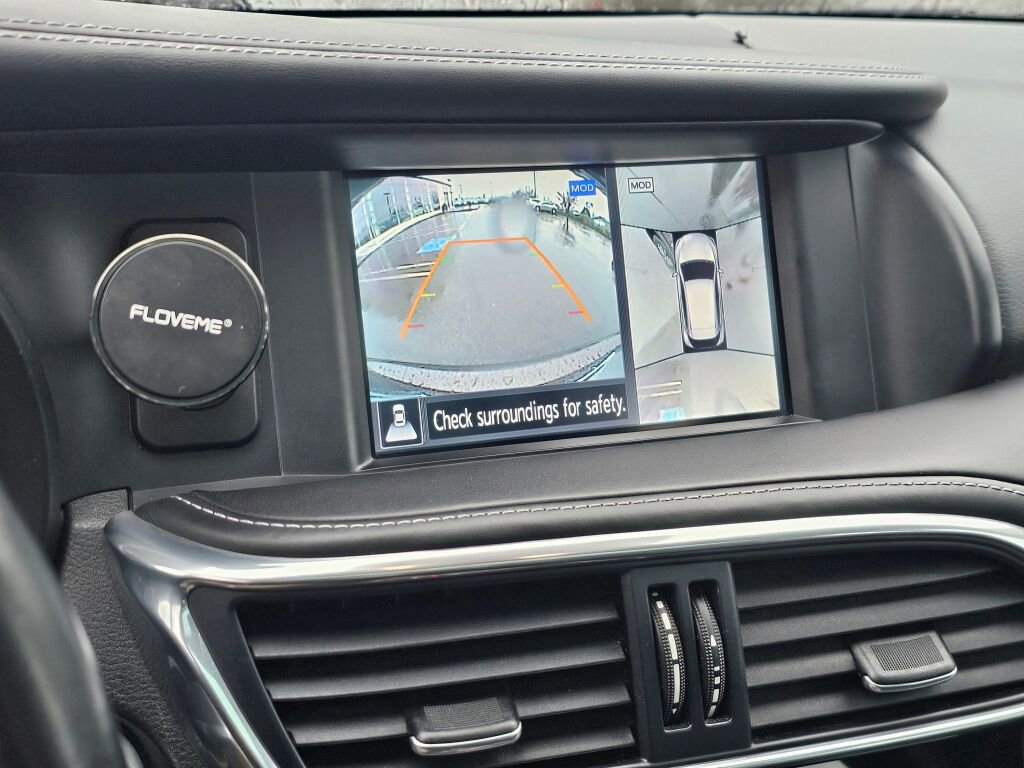 Used 2017 INFINITI QX30 Premium image 36