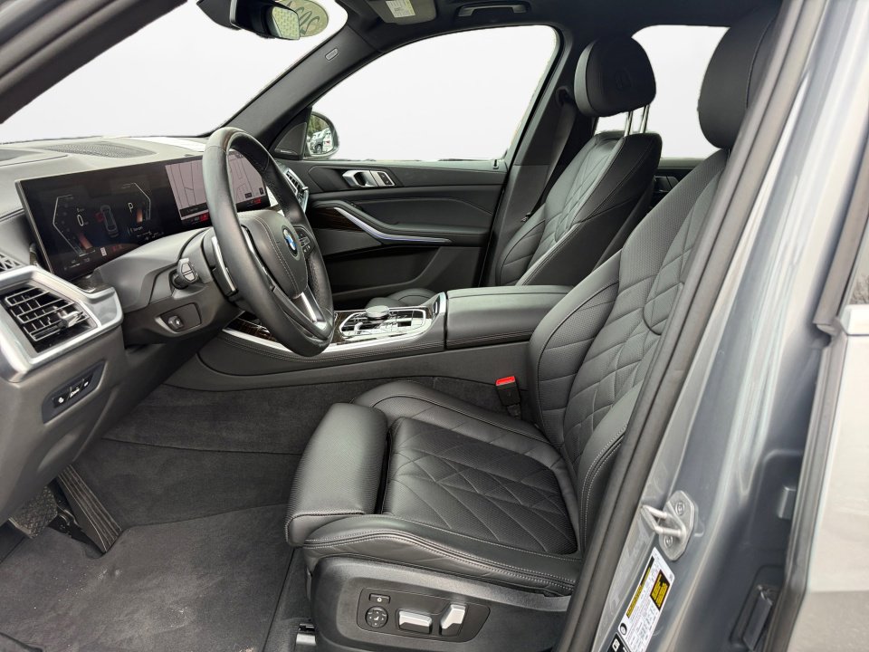 Used 2024 BMW X5 xDrive40i w/ Premium Package image 9