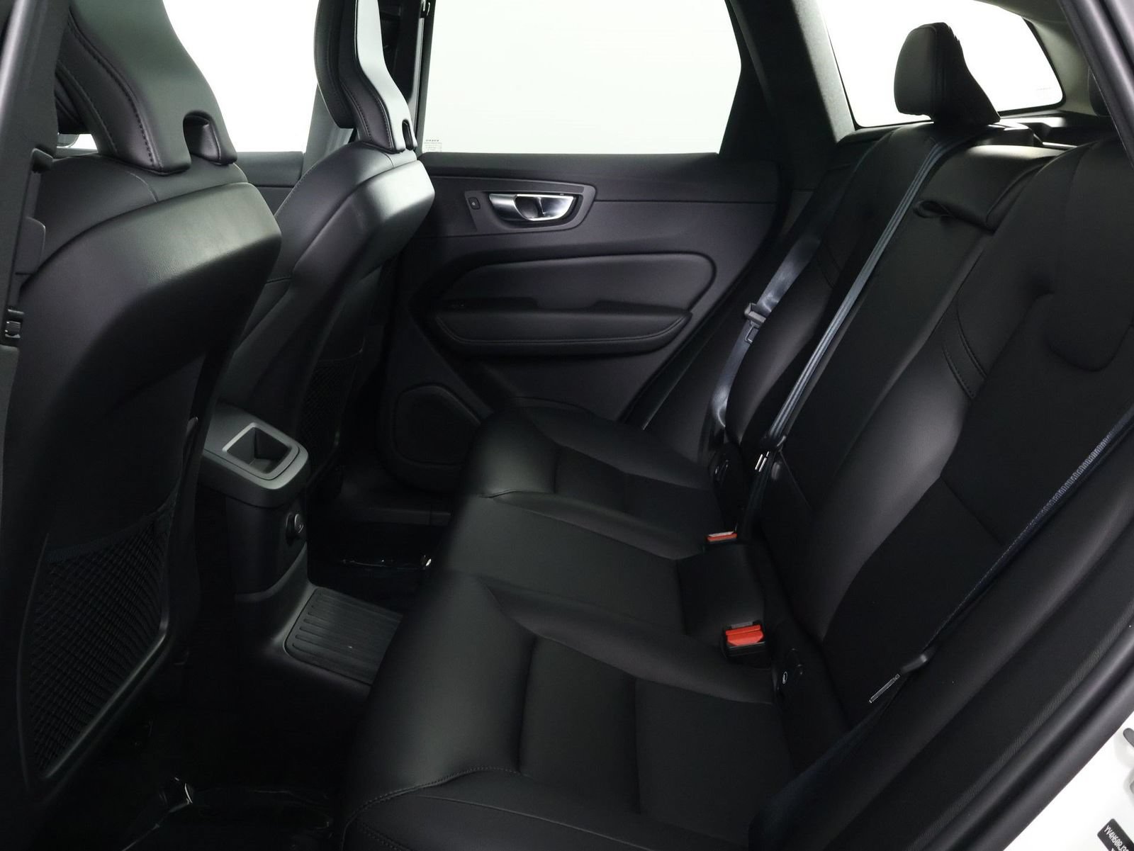 Certified 2025 Volvo XC60 T8 Core w/ Protection Package Premier AWD/4WD image 32