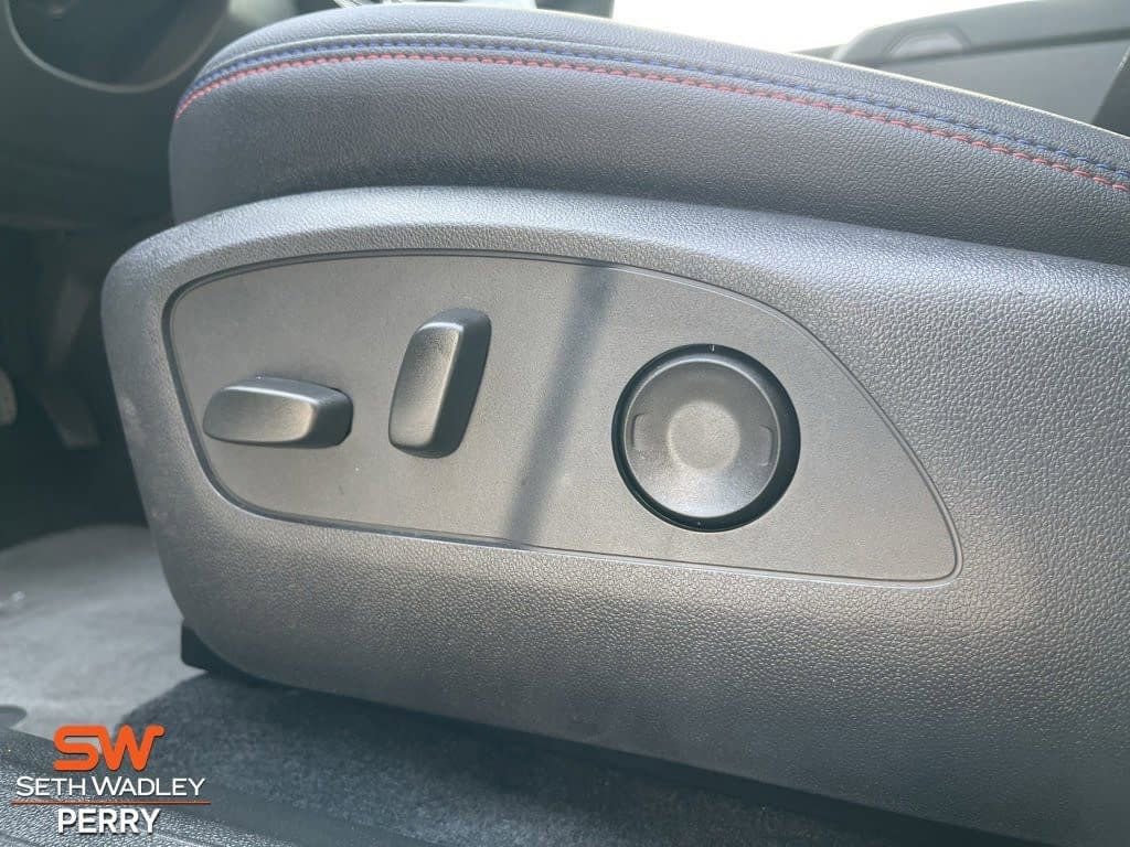 New 2025 Chevrolet Equinox EV RS FWD image 15