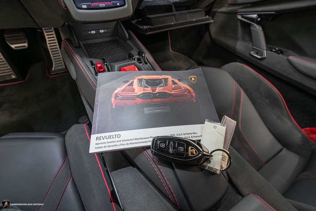 Used 2024 Lamborghini Revuelto image 38