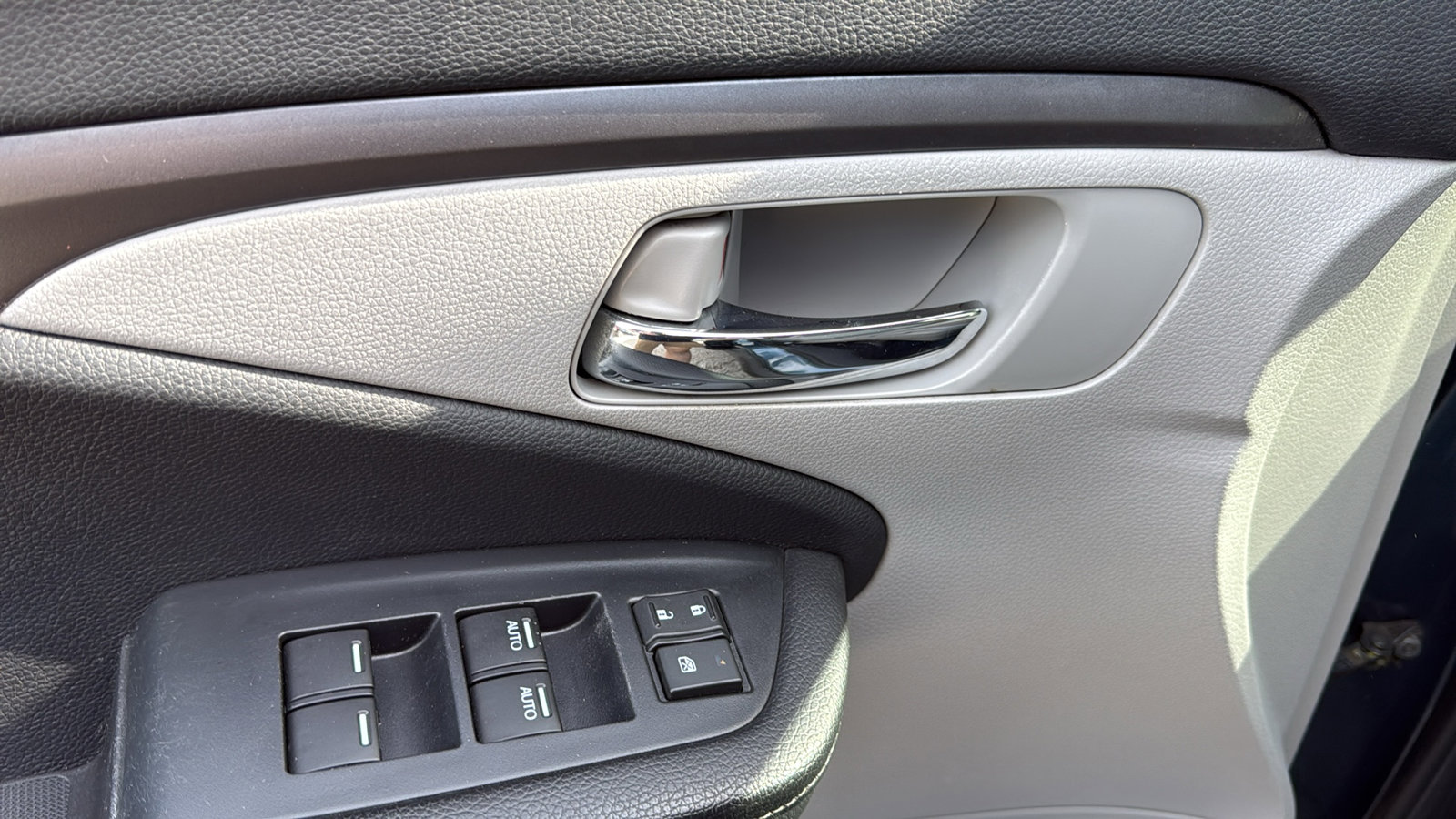 Used 2021 Honda Pilot EX image 11